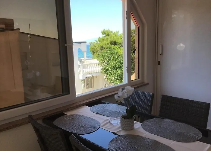 Ruzmarin Apartman *