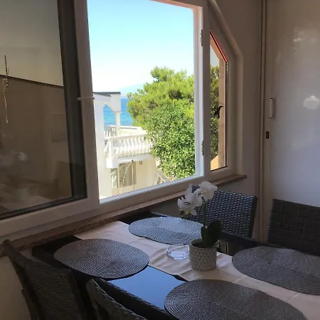 Ruzmarin Apartment *