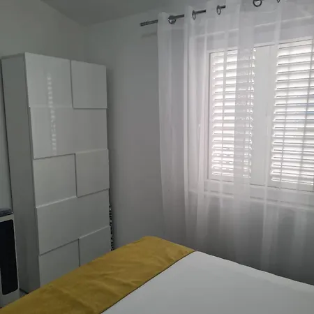 Ruzmarin Apartment