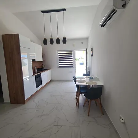 Ruzmarin Apartment