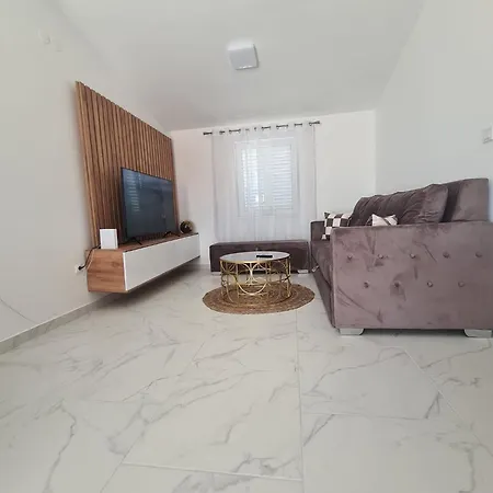 Apartment Ruzmarin *