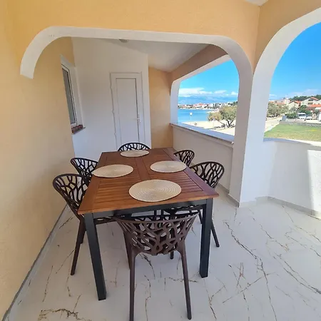 Ruzmarin Apartment *