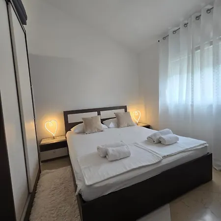 Ruzmarin Apartment *