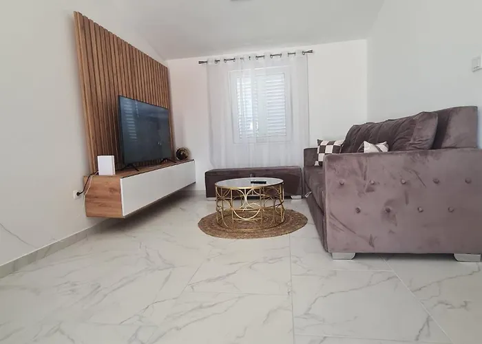 Apartment Ruzmarin *